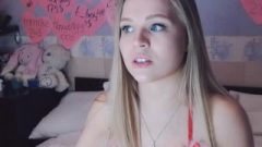 Teen Cam: How Innocent Blonde Girl Spent Her Holidays