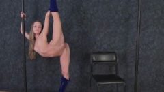 Flexible Girl Gimnastica-ritmika Margo In Erotic-stretch Show 4