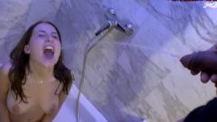 Super Titillating Amateur Cutie Lia-Louise Piss Bath – 666Bukkake