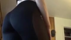 Kissable Ginger In Tight Black Leggings Flashes Us Her Enormous Meaty Ass-Hole & Shake It!