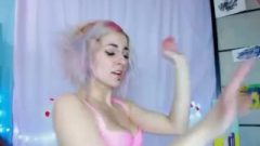 CAMGIRL O0PEPPER0O SHAKES ASS & TEASES WITH STRETCHES, DANCING & POSING