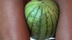Muscle Goddess Bangs Watermelon With Strong Thighs