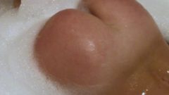 Enormous Breasts Milf Loves Her Foamy Bath – Rate My Flirtatious Wet Bum And Breasts 4К