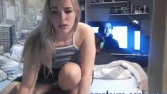 Teen Masturbates On Webcam With Boyfriend In Background