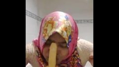 MALAY HIJAB PRACTICING BLOWJOB WITH A TOY