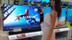 The chick Chooses A TV In The Store And Shows Her twat Along The Way